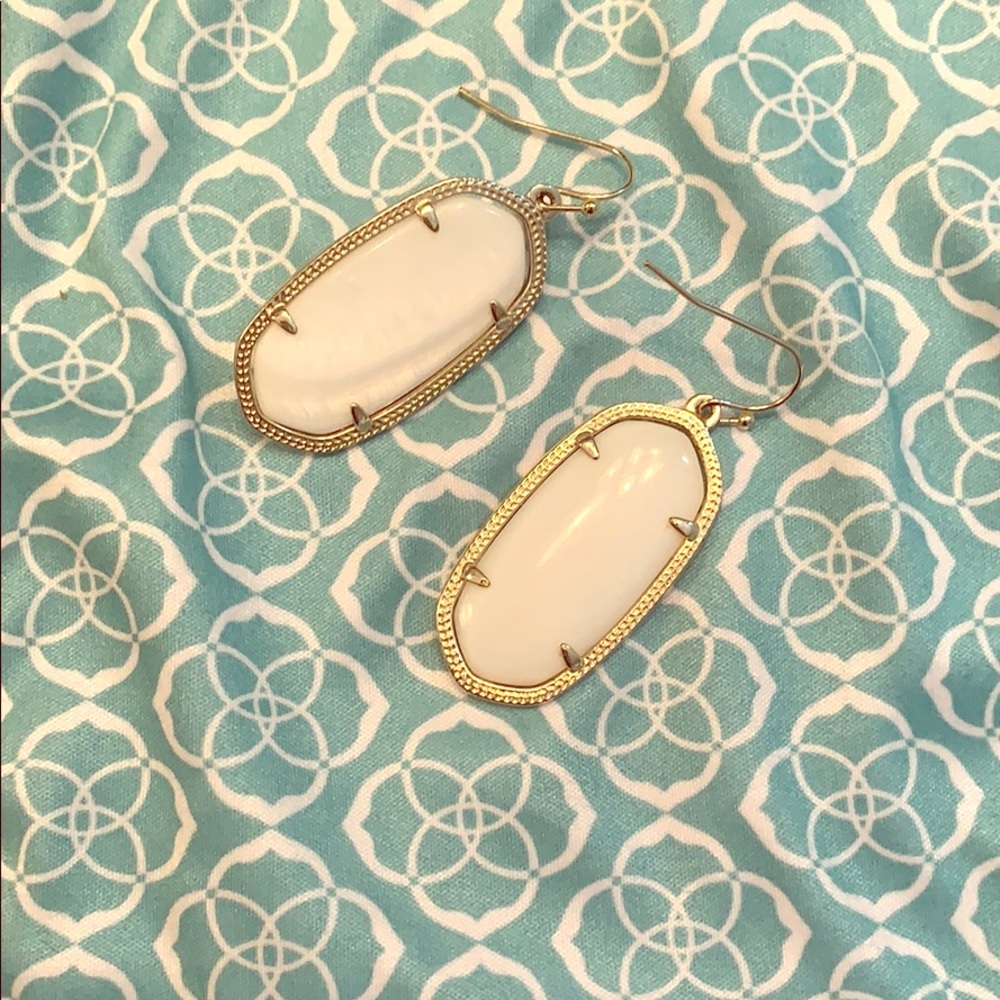 Kendra Scott Elle earrings in White Pearl/Gold